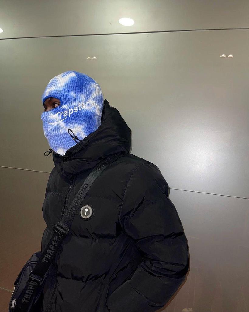 Trapstar Retro Katoenen Jas: Blauwe Letter Borduurwerk, Opstaande Kraag, Koppelstijl Bovenkleding