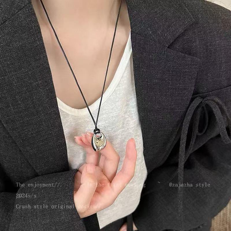Retro Autumn and Winter Long Necklace Women's High-end Sweater Chain Niche Design Accessories