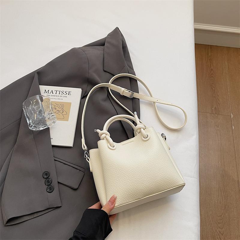 Hand carry high-end fashion bucket bag new trend casual shoulder bag versatile messenger bag