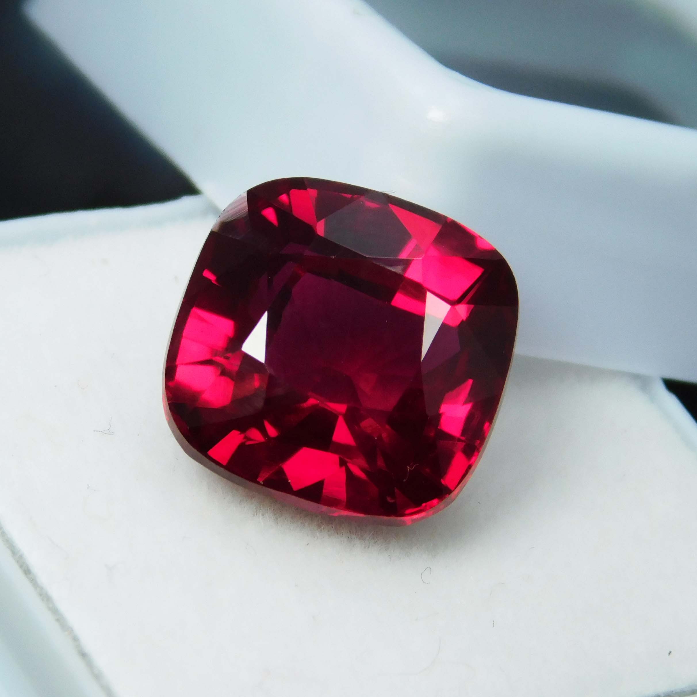 

8.75 Карат Натуральний Червоний Рубін Чудовий СЕРТИФІКОВАНИЙ Квадратний Кушон Огранки Вільний Дорогоцінний Камінь A-2972 11 mm approx червоний