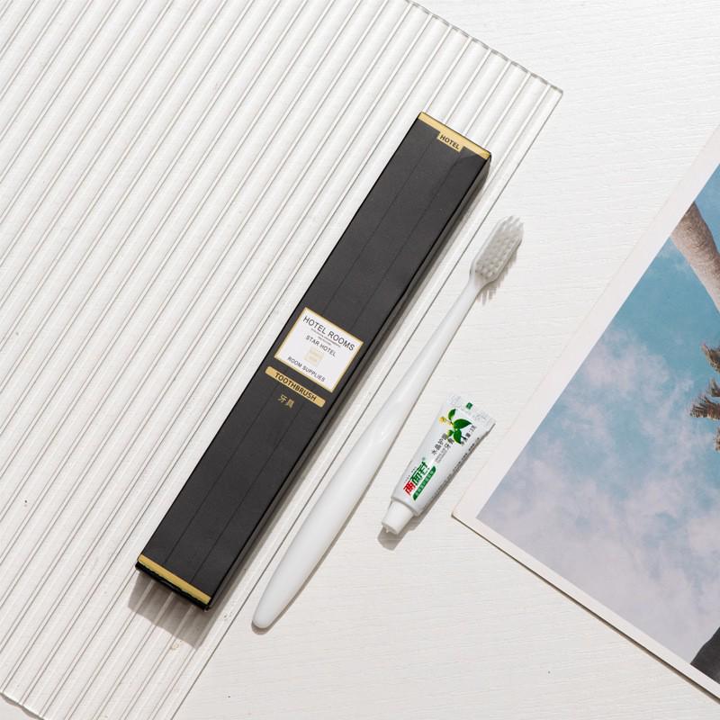 "Special Hotel Toiletries Set: Comb, Disposable Toothbrush with Toothpaste, Soft Bristles, Ideal for Homestays"