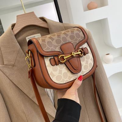 Sac semi-rond Sac pour femme Nouvelle tendance Mode Rétro Sac messager Version coréenne Sac pour femme Sac selle Large bandoulière Sac à bandoulière