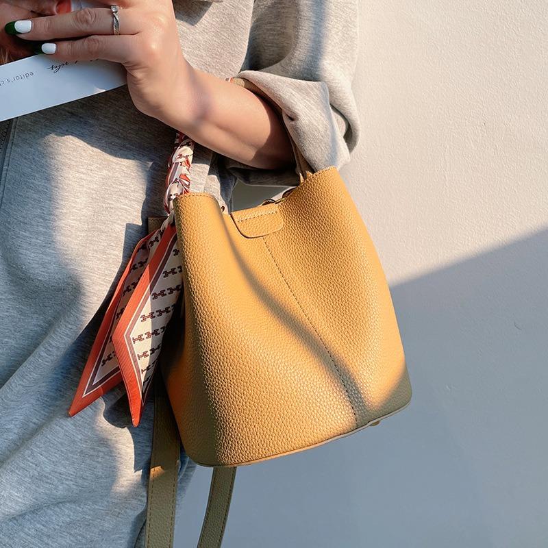 Leather women's bags niche bucket bags women's new large-capacity messenger bags women's commuter shoulder bags