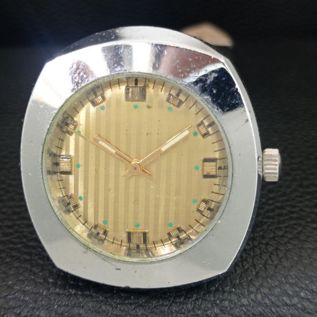 OROLOGIO DA UOMO VINTAGE SVIZZERO BERBERAT A CARICA MANUALE RISTRUTTURATO a704654-1