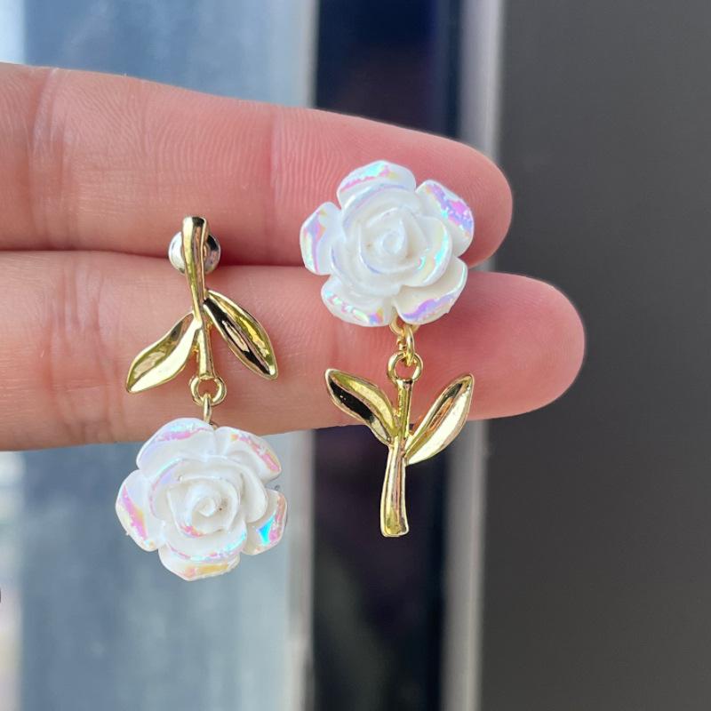 Simple Small Fresh Flower Earrings Women'S Asymmetric Rose Stud Earrings Ear Jewelry