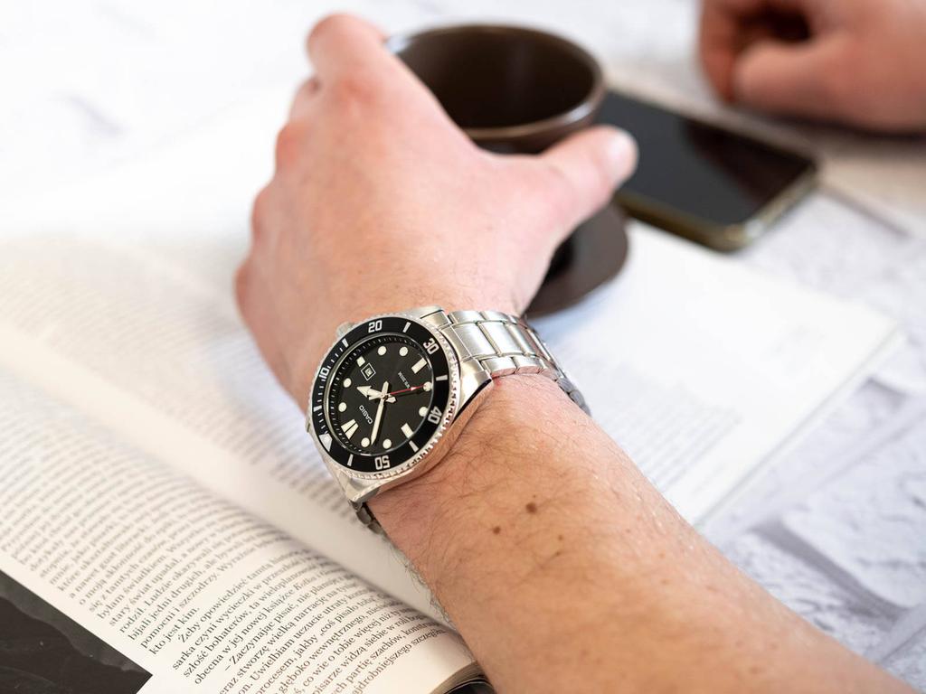 Zegarek Męski Casio Mdv-107D-1A1 Wr200 + Box