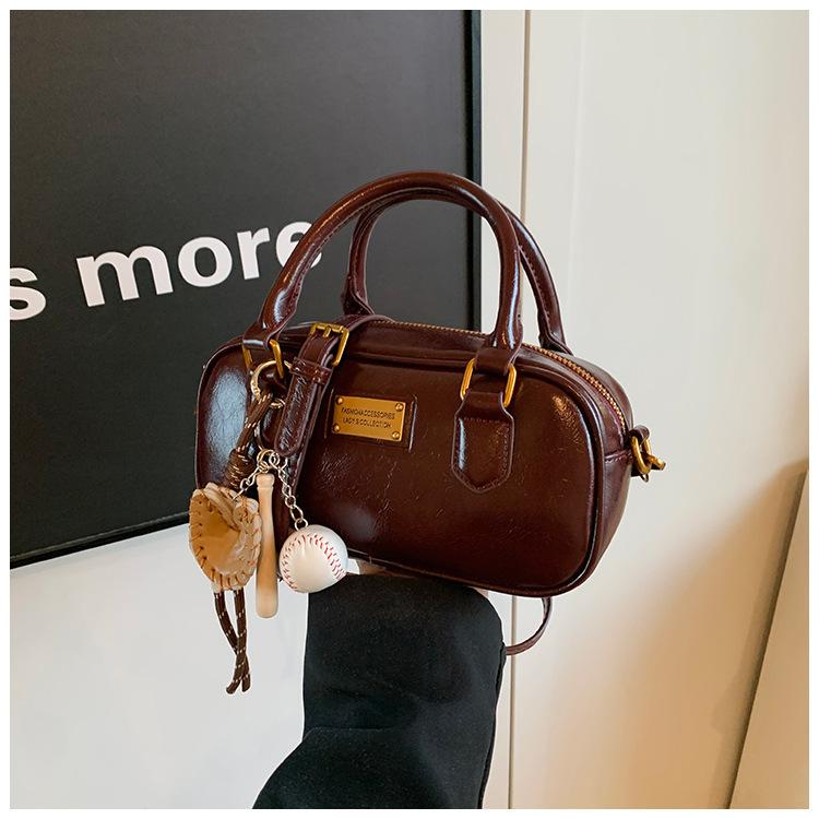 

Bag women s 2025 new trendy fashion shoulder bag European and American retro texture messenger bag high-end temperament handbag single package