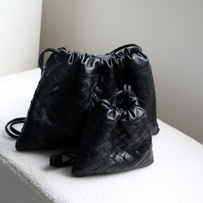 Borsa a tracolla intrecciata in vera pelle di agnello da donna, morbida, quadrata, con coulisse