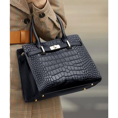 Ein hochwertiges Muttertagsgeschenk für Mama: Eine Handtasche mit großem Fassungsvermögen für Frauen mittleren Alters