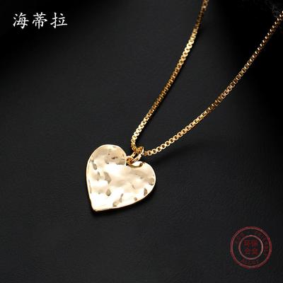 Goldfarbene Liebe plissierter kleiner Anhänger, modische kleine klare Ins Damen vielseitige umweltfreundliche Legierung Halskette