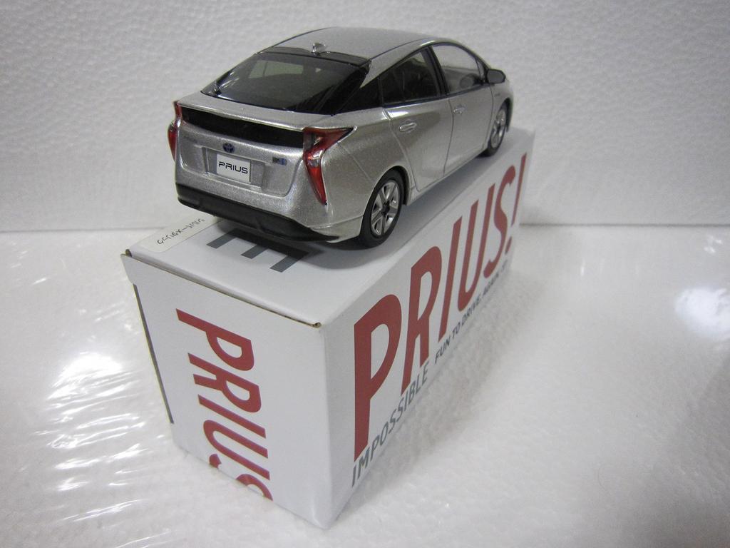 Toyota Official Minicar New Prius Color Sample Silver Metallic 1F7 1/30