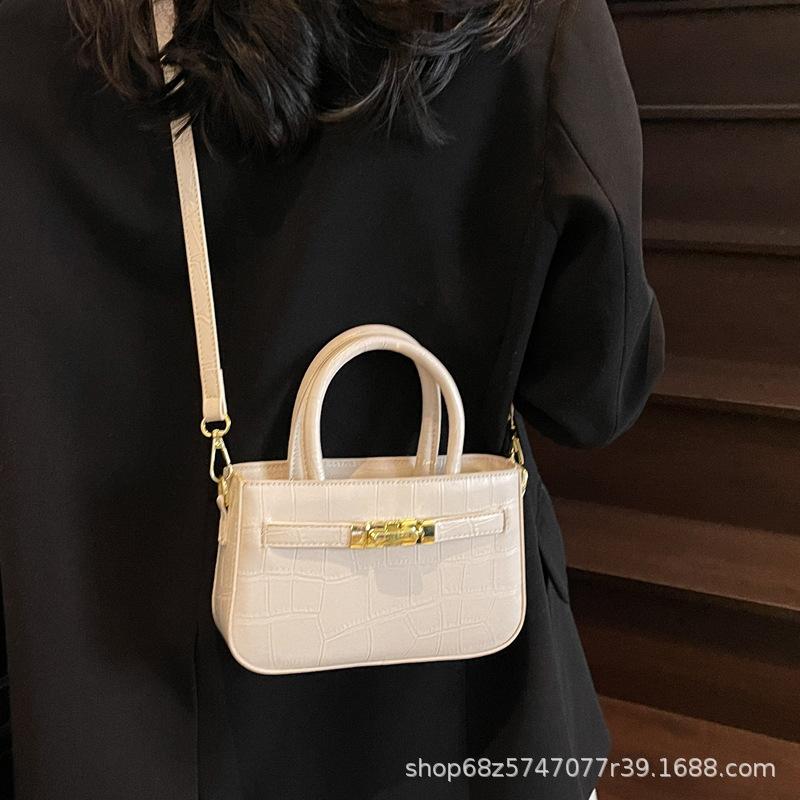 Niche premium underarm bag, crocodile pattern retro fashion clutch bag, premium sense baguette single shoulder messenger women's bag