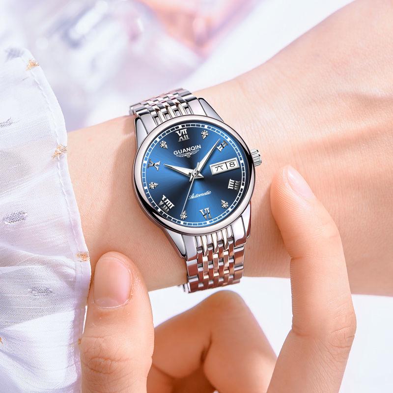 Montre Minimaliste pour Femme avec Strass Suisses, Étanche, Double Calendrier, Cadran Lumineux et Bracelet en Acier.