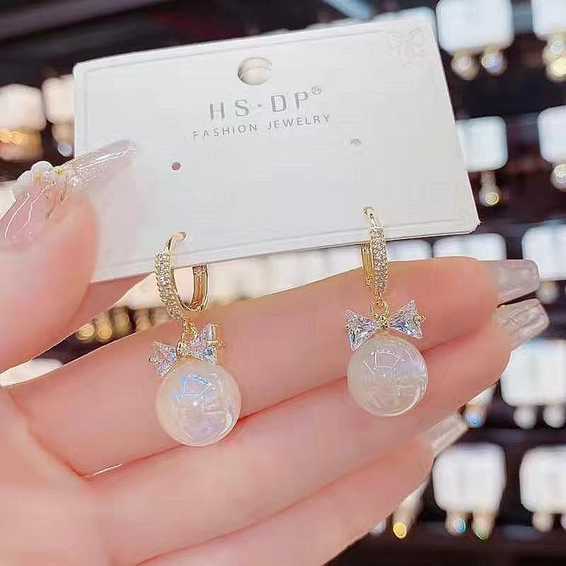 Fashion ins cold wind simple light luxury high-end ear buckle temperament geometric earrings women's small and versatile tide earrings