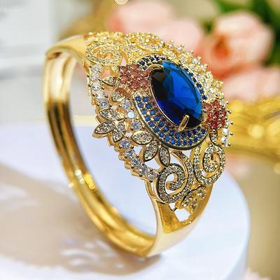 CMM Stile Barocco Europeo Retro Italiano Spazzolato Artigianato Dorato Cavo Etnico Occidentale Colore Zircone Donna Bracciale Bangle