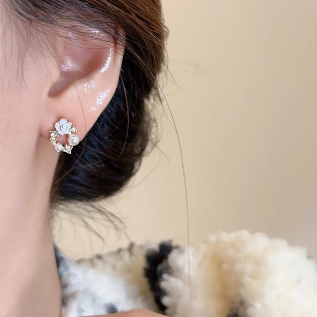 French Small Fragrant Style Pearl Stud Earrings Women's Light Luxury High-end Sense Retro Temperament Earrings Ear Jewelry