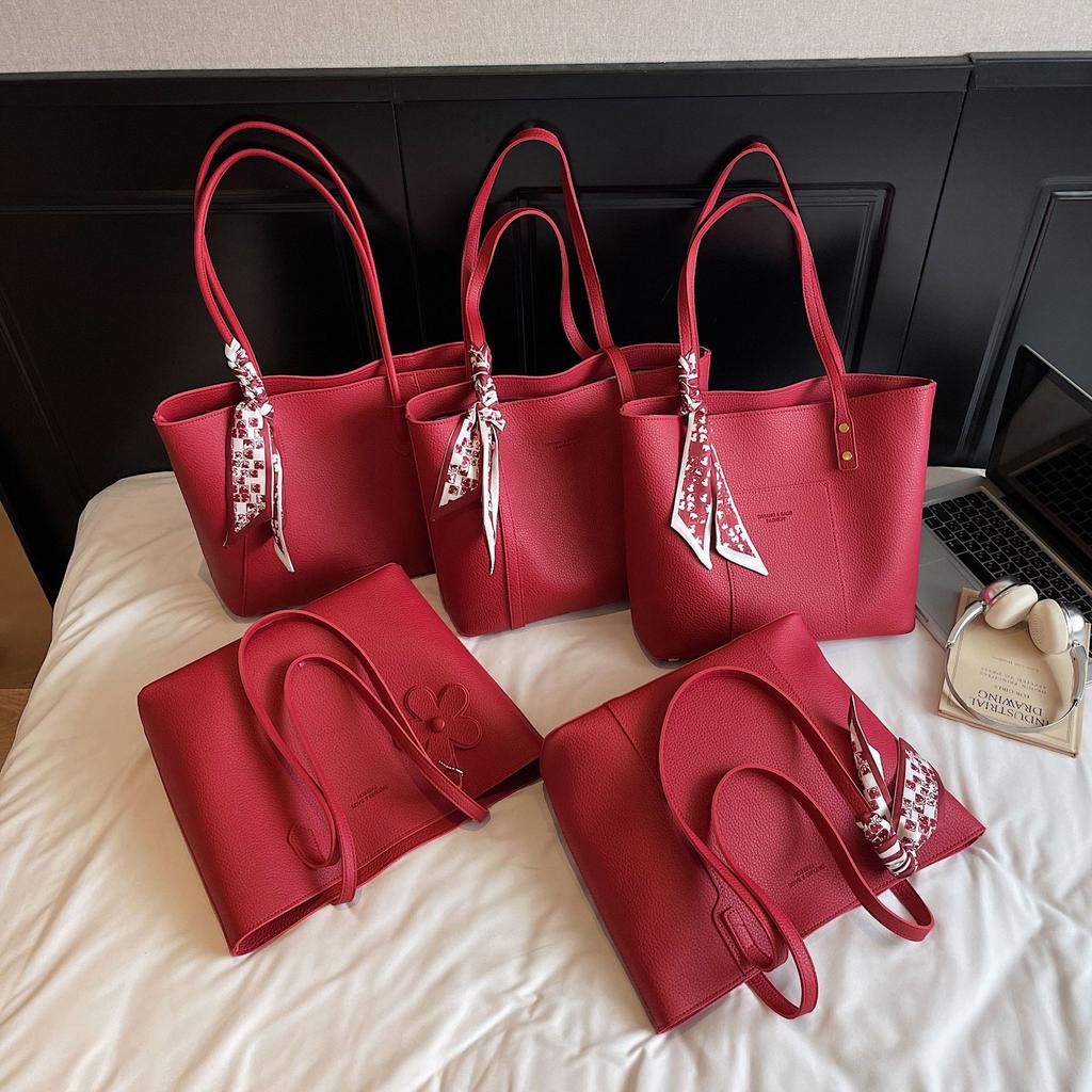 Large Capacity Red Bag Women's Versatile New Casual Shoulder Handbag Commuter Tote Bag