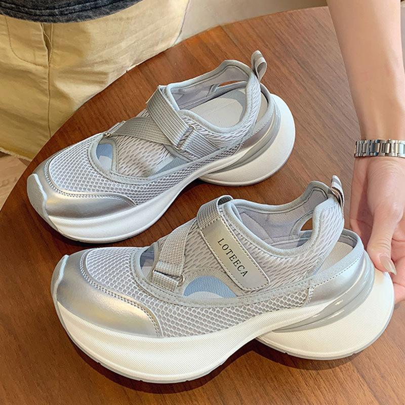 Sportssandaler i skinn for kvinner sommer yttertøy nye hule mesh pustende tykksålede høydeøkende fritidspappa-sko