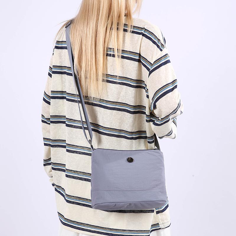 Women's Lightweight Large Capacity Shoulder Bag Commuter Crossbody Bag Middle-Aged Mother Bag