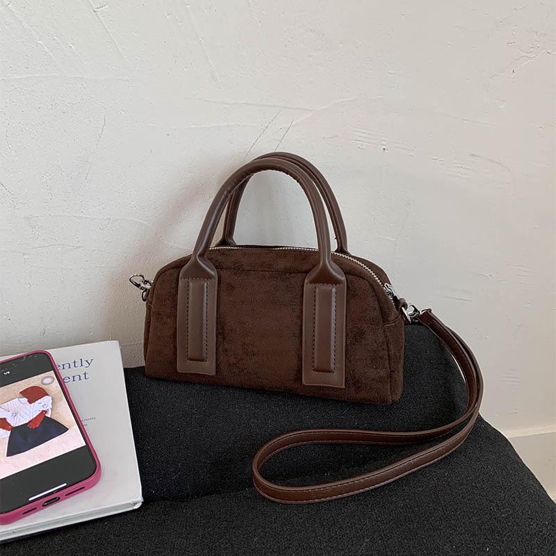 

Niche design pillow bag women s autumn and winter new fashion versatile commuter shoulder messenger bag кофейный