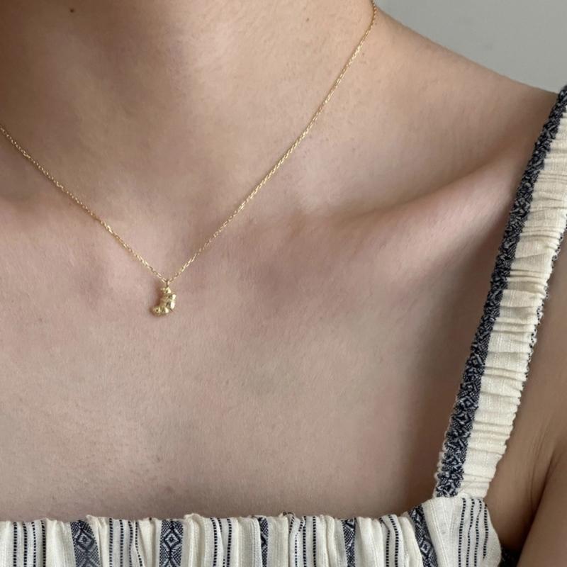 Collar Inspirado en Croissant para Mujer Llamativo Collar de Croissant Adorno Cadena Delicada para Clavícula Accesorio para el Cuello