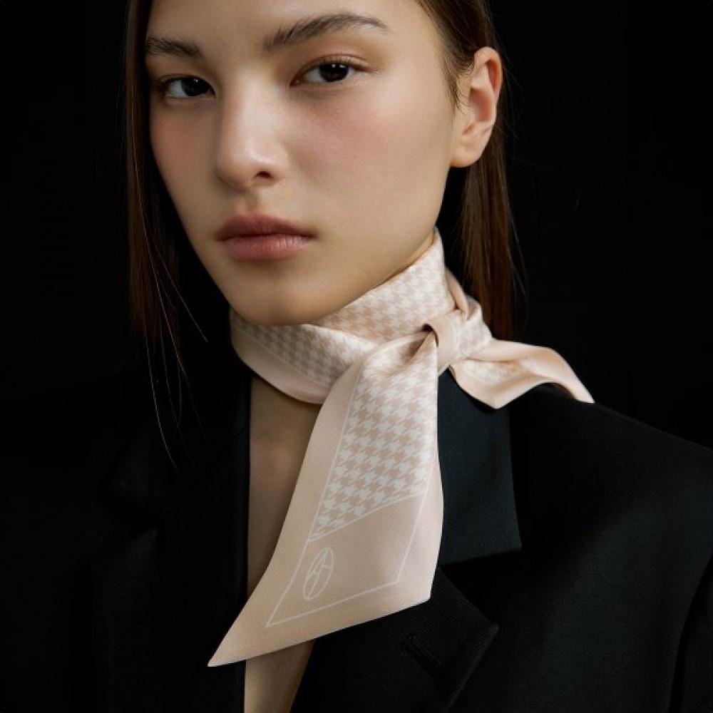 Avvina Pelle Long Twilly Silk Scarf   Houndstooth Peach Single option