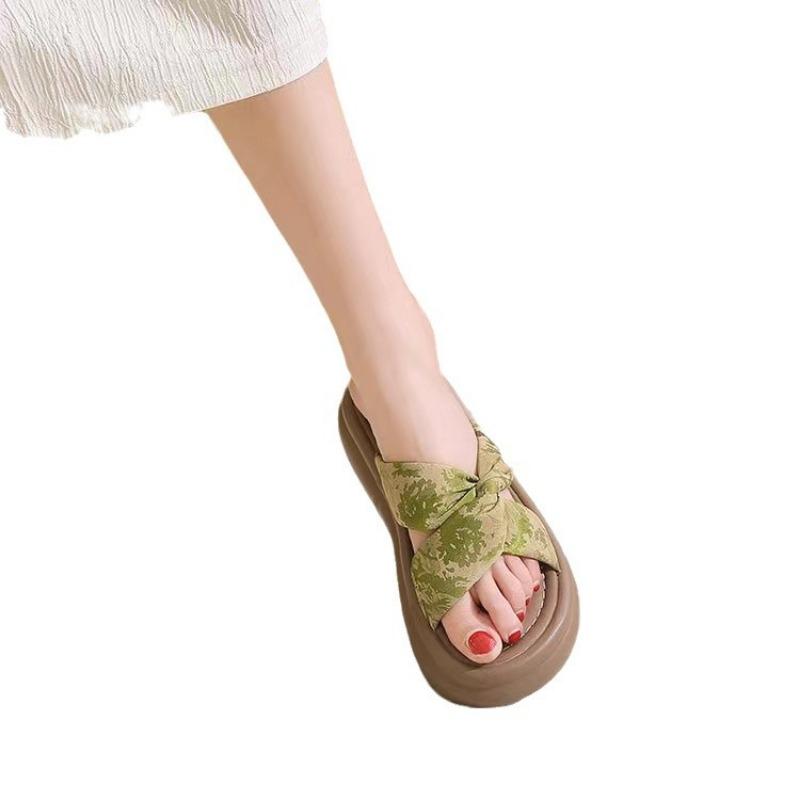 Slippers Female Summer Outside Wear New Thick Soles with Skirts Fashion Seaside Beach Sandals