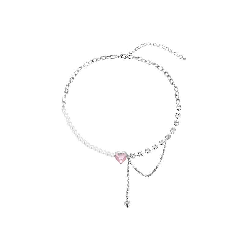 Elegant Pearl Necklace: Advanced Design, Light Luxury, Niche Style, Versatile Clavicle Chain for Women 2025.