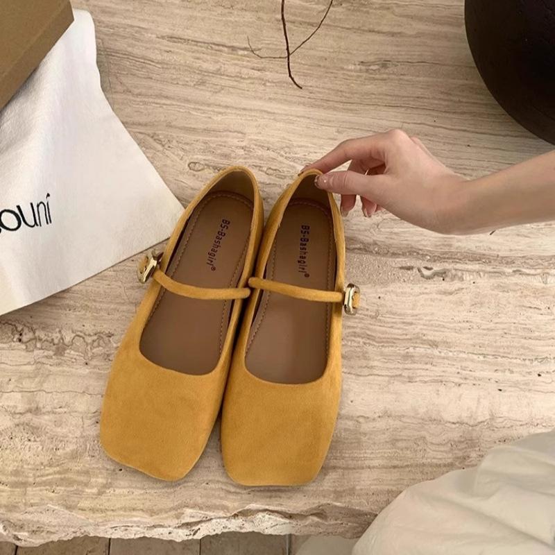 

Dopamine fairy with skirt single shoes female new gentle suede square head flat bottom ladle shoes 35 жёлтый