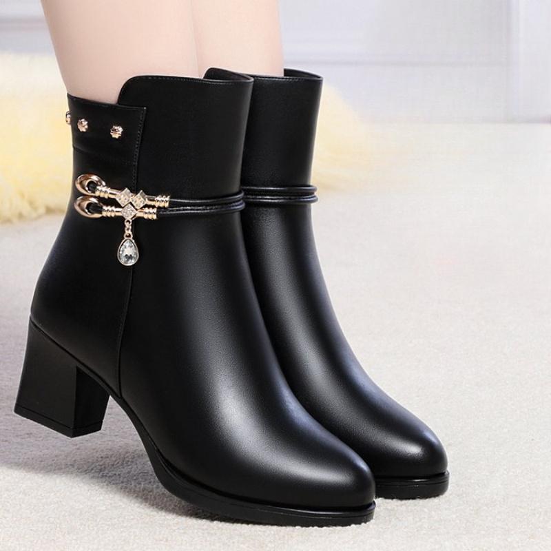 Winter Women's Boots Thickened Warm Lined Soft Snow Boots Women's Winter Shoes Commuting Parties