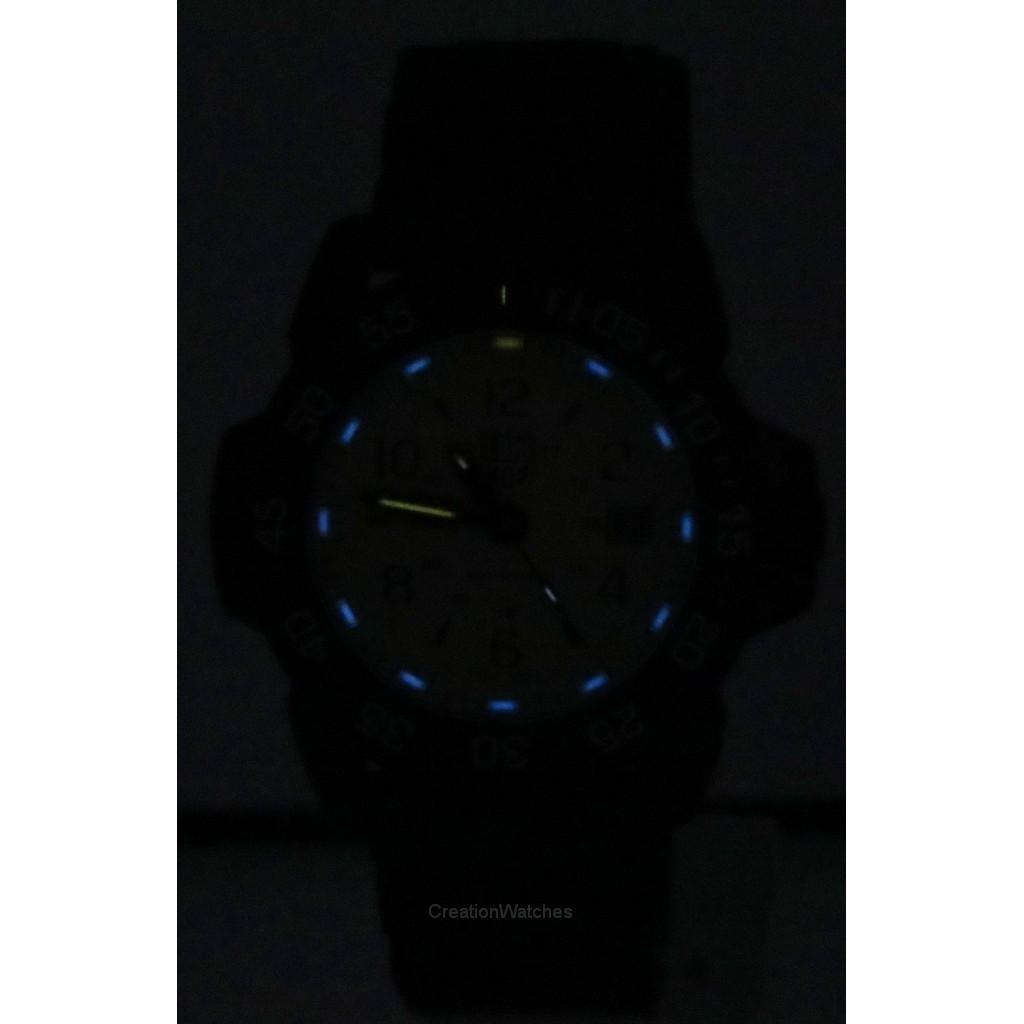 Orologio analogico al quarzo da uomo Luminox con cinturino