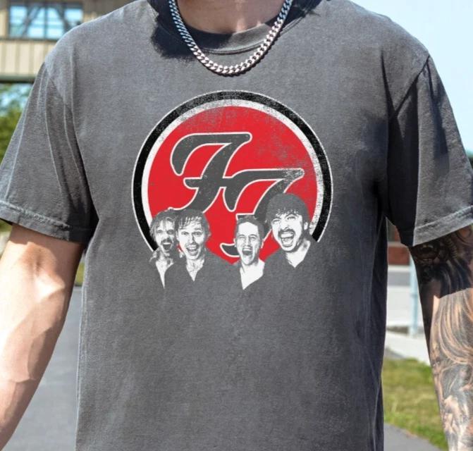 

Foo Fighters T-Shirt on Vintage Black Comfort Colors 1717 Tee L
