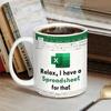 Fissato di Excel a letto, Tazza bianca, Caffè e tè per la colazione, Bicchiere d'acqua, Regalo di Natale, Calze della Befana