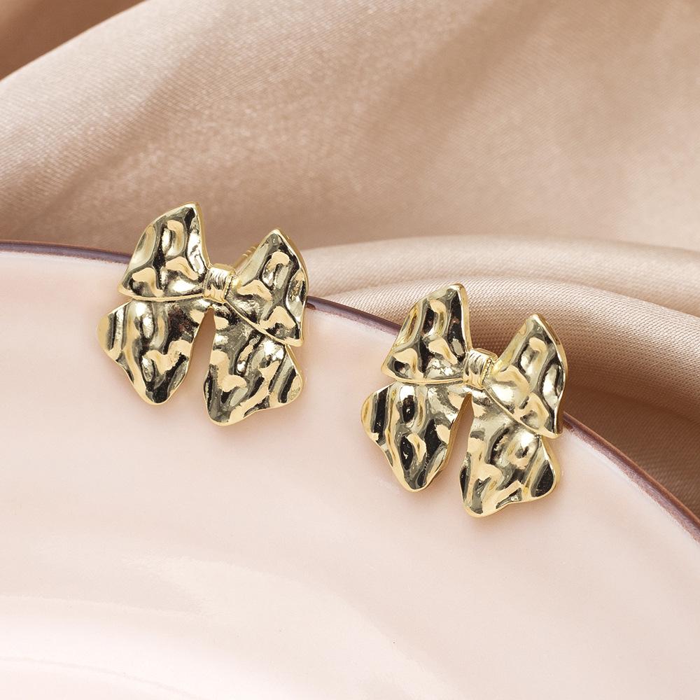 Korean Minimalist Zinc Alloy Bow Stud Earrings for Women