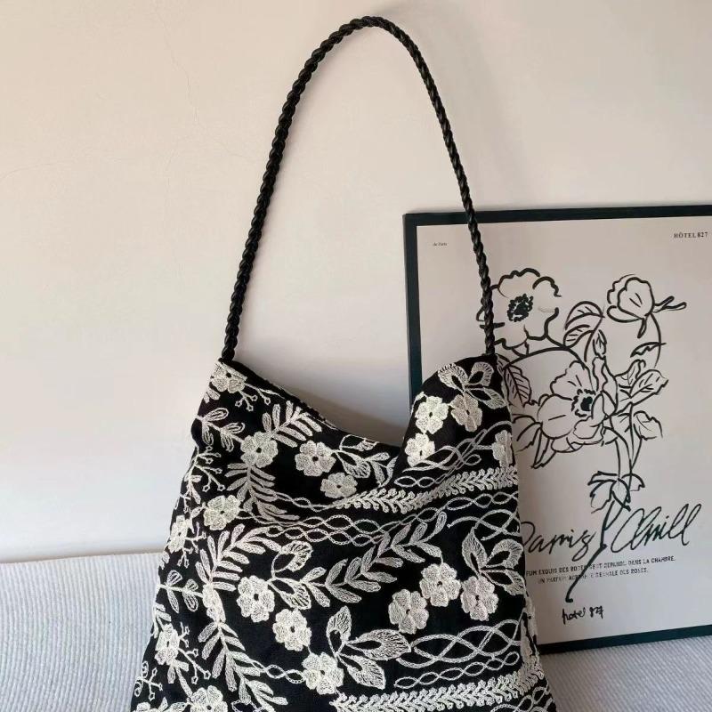 New Chinese shoulder underarm bag French retro embroidered cloth bag texture mini handbag wooden bead handbag