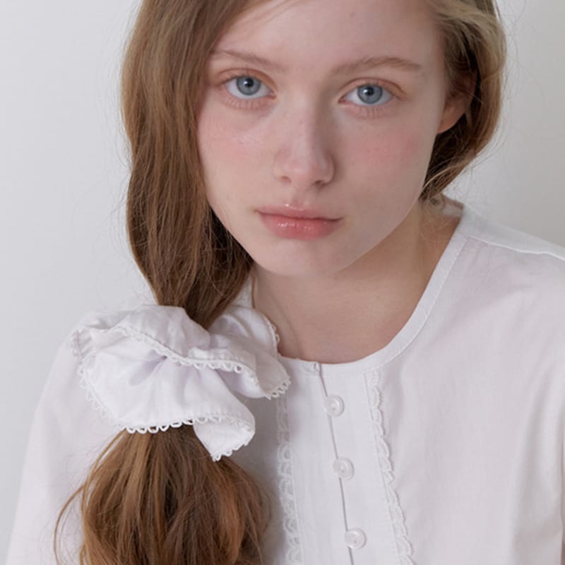 KINDABABY Petit Lace Scrunch - White