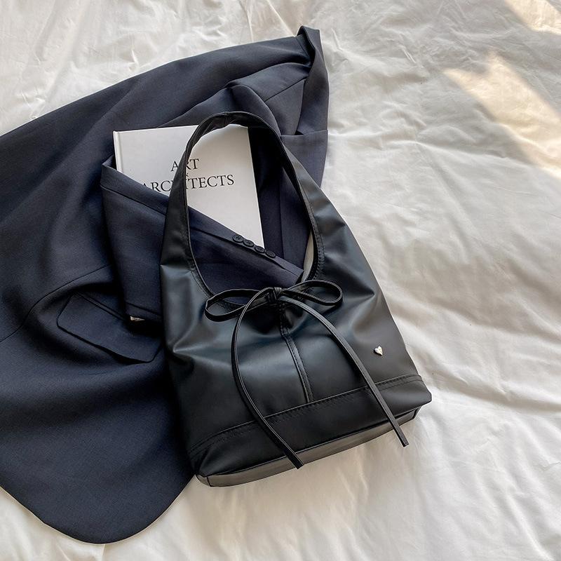 2025 Korean Version Niche Oil Wax Leather Commuter Women's Bag Versatile French Bow Large Capacity Shoulder Underarm Tote Bag