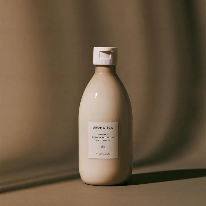 (Floral scent) Embrace Body Lotion Neroli & Patchouli Main Product 300ML