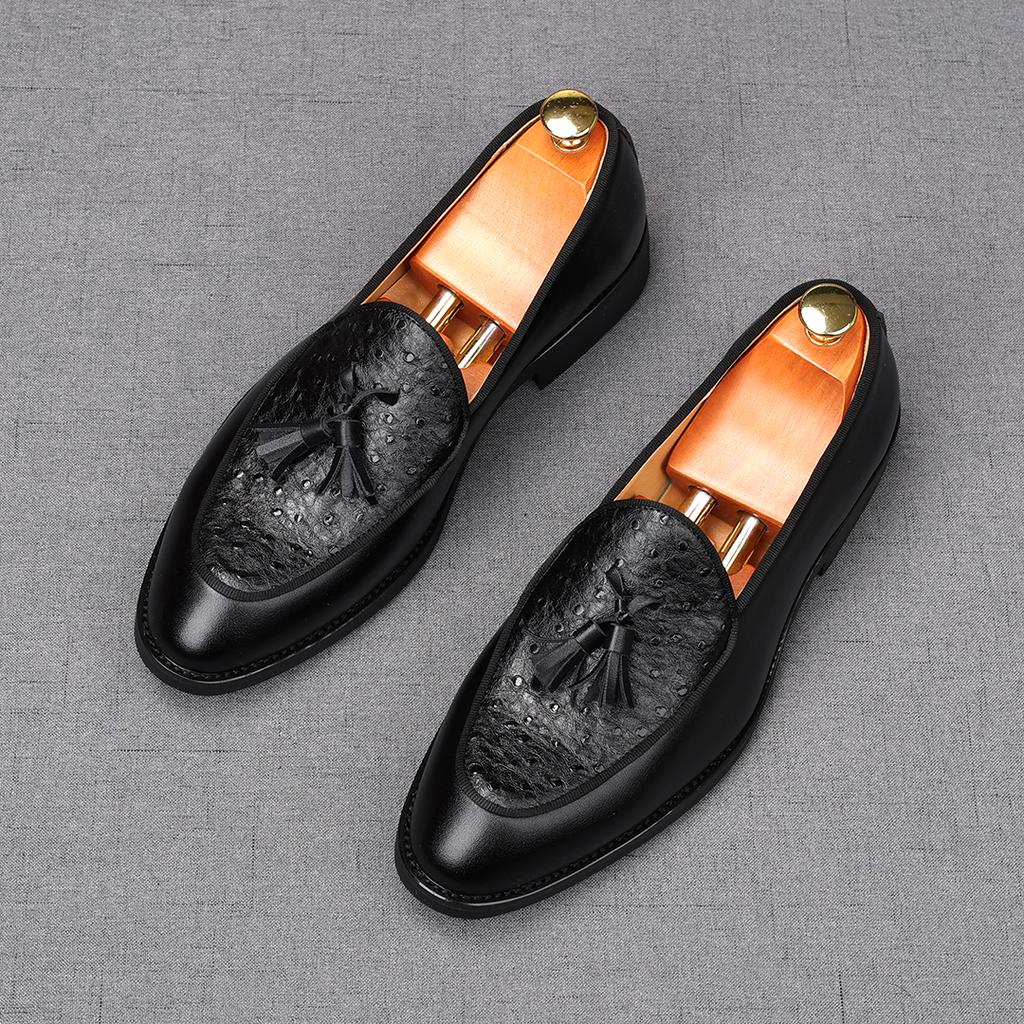 Fashion New Men's Pointed Tassels Slip On Business Flats Shoes Male Designer Loafers Homecoming Wedding Dress Footwear