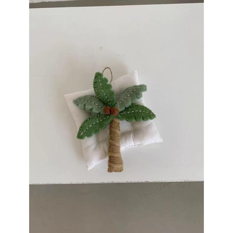 

Pure handmade sticky wool bag coconut tree pendant, accessory pendant jewelry, bag pendant decoration