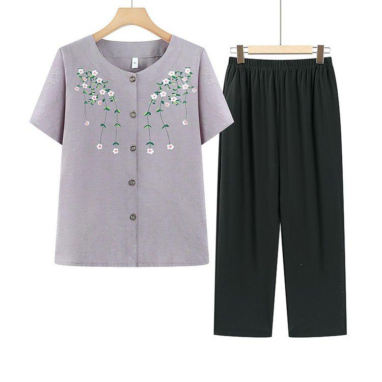 Mom's 2026 Summer Outfit: Elegant Short-Sleeve T-shirt Set for Mature Women