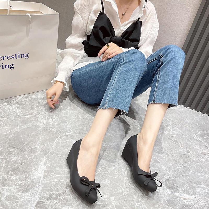 New Rain Shoes For Women Fashionable Style Korean Plastic Shoes Non-slip Short Water Shoes Butterfly Frozen Shoes