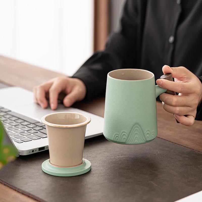 Ceramic Tea Cup with Water Separation, Large Capacity, All-Ceramic Filter, Walnut Wood Handle, Customizable Logo.