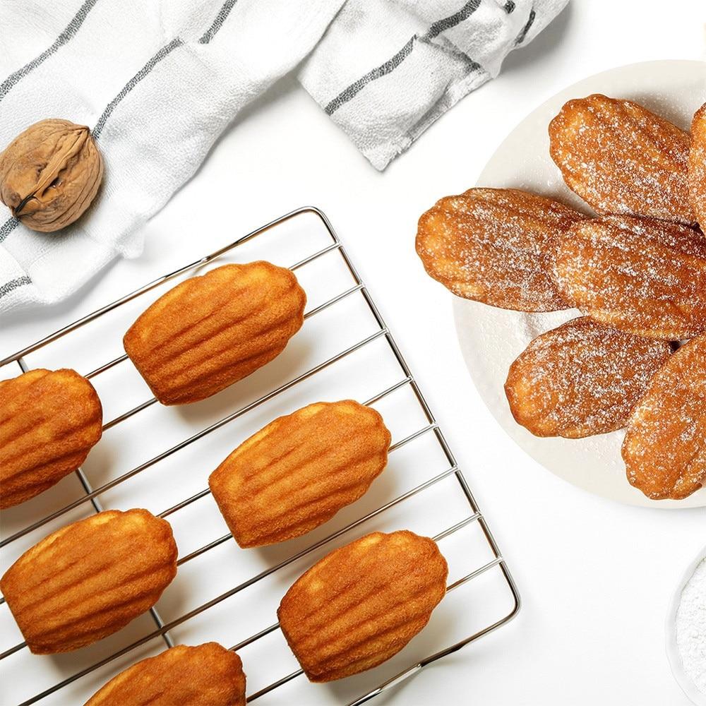 Silicone Baking Mold 18-Cavity Madeleine Pan Shell Shape Chocolate Mold Non-Stick Easy Release Temperature -40°C to 220°C Brown