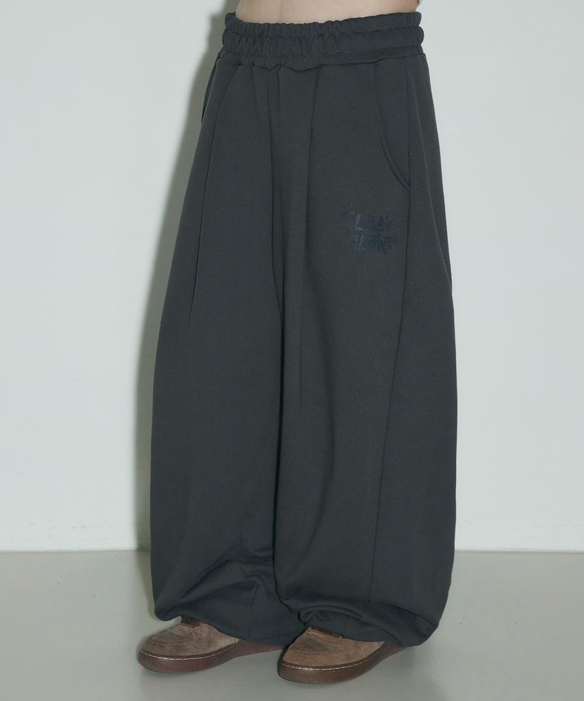 Seulliggeullou Logo Pintuck Wide Curved Sweatpants [Charcoal]