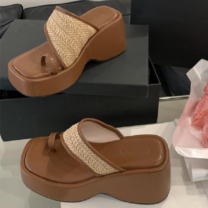 Fashion High quality woven clip toe platform sandals women Fashion Square Toe wedges Slide Sandal Simple comfortable non-slip beach shoe