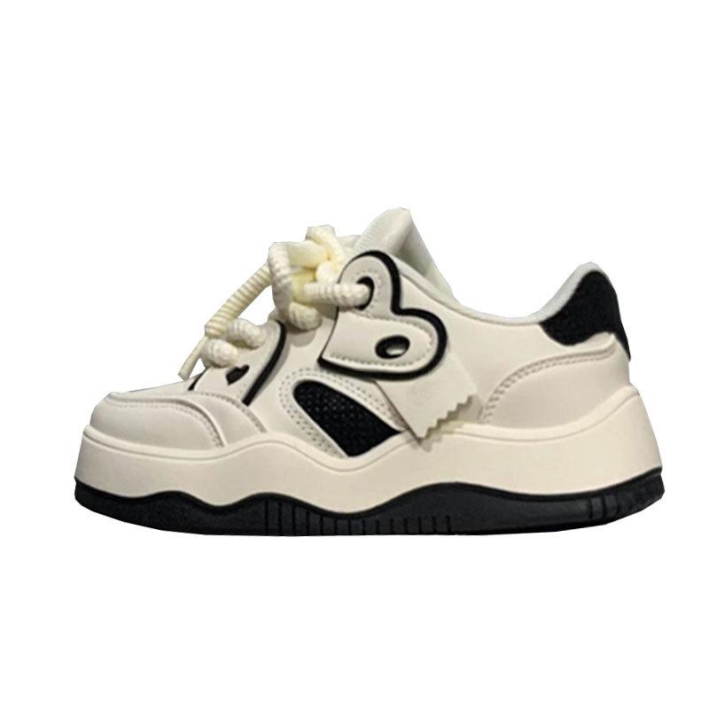 Original design little white shoes women's autumn 2025 new Hong Kong style street shooting college style love sweet cool thick baseplate shoes