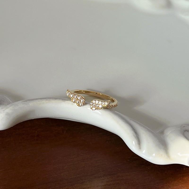 Silver Luxe S925 Ring Featuring Unique Pearl And Flower Design Perfect For Women