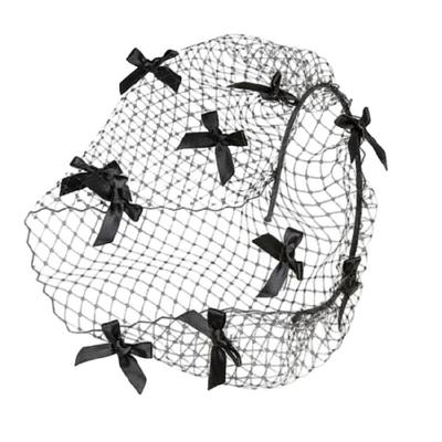 Kopfbedeckungen – Fascinators & Mini-Hüte