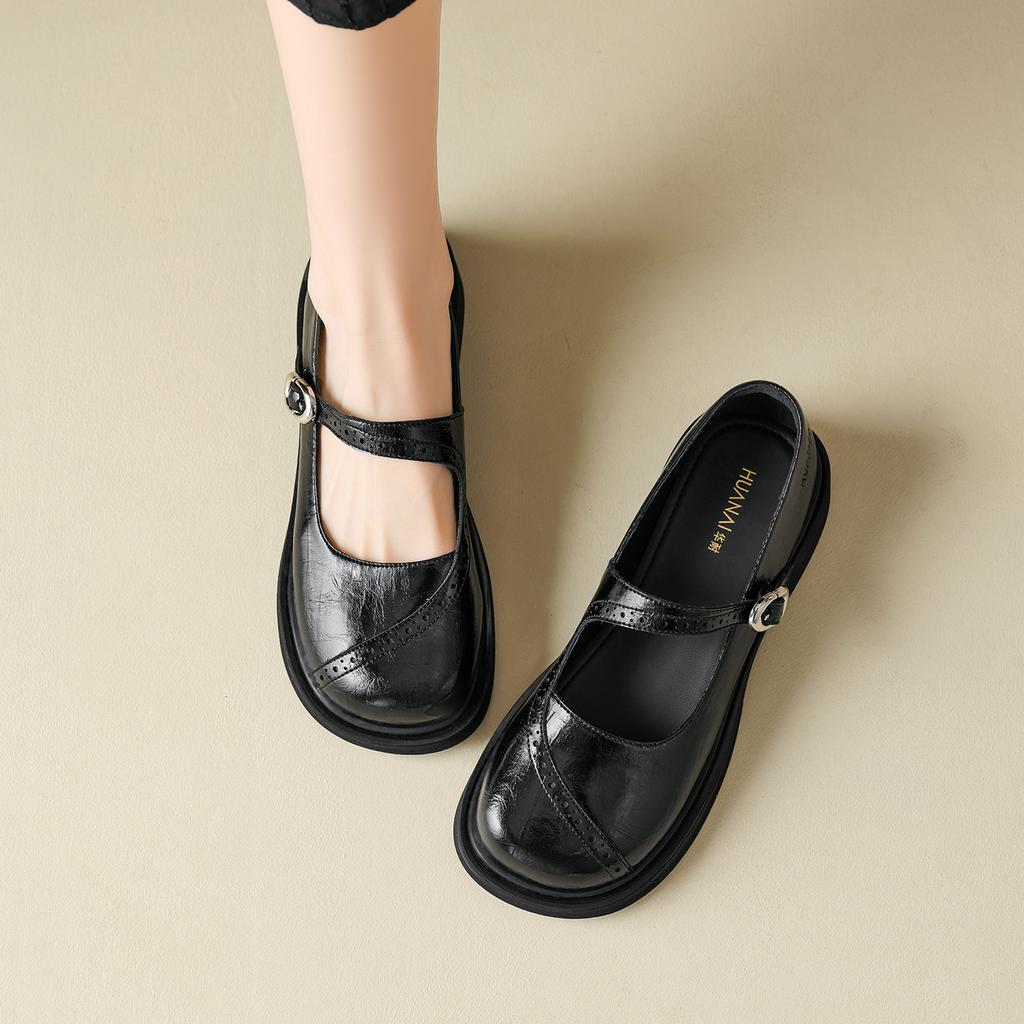French Mary Jane shoes for women in spring 2026, retro style with a single buckle and shallow mouth small leather shoes, college style single shoes